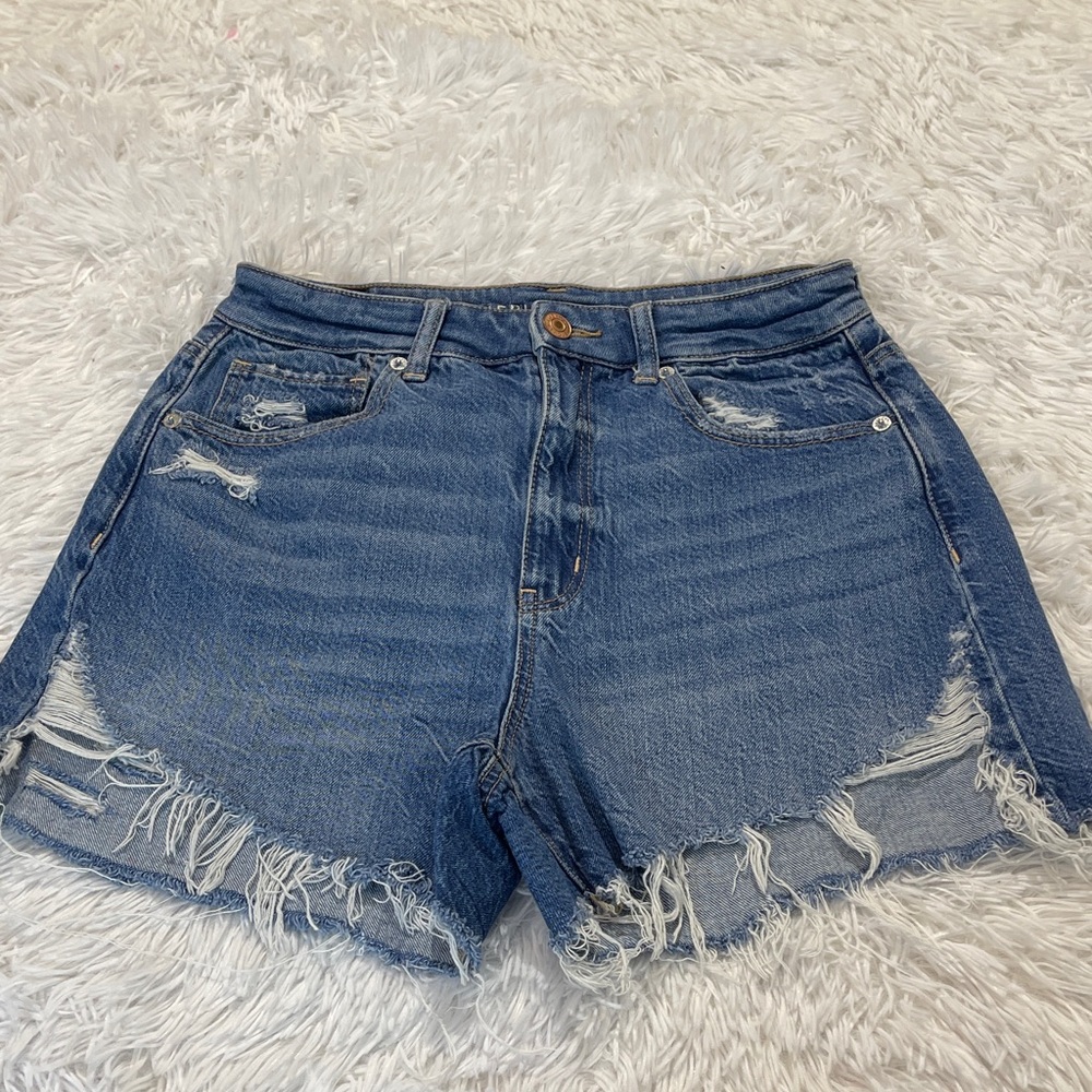 American Eagle HIGHEST RISE MOM Blue Distressed Jean Shorts SIZE 6 STRETCH